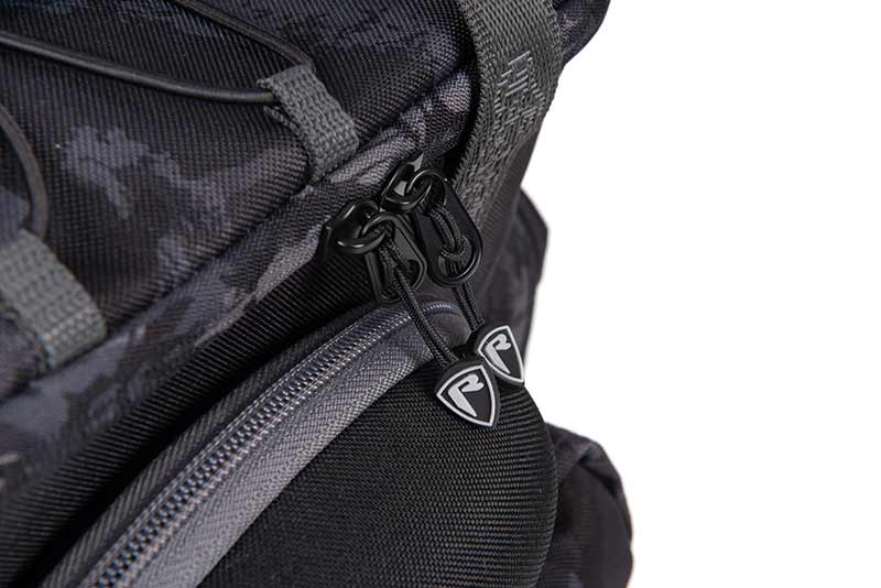 Mochila com estojos Fox Rage Voyager Camo Médio