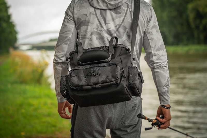 Mochila com estojos Fox Rage Voyager Camo Médio
