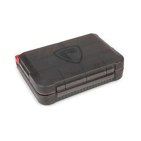 Caja de accesorios Fox Rage mediana para pesca, ideal para anzuelos y clips, diseño práctico y elegante.